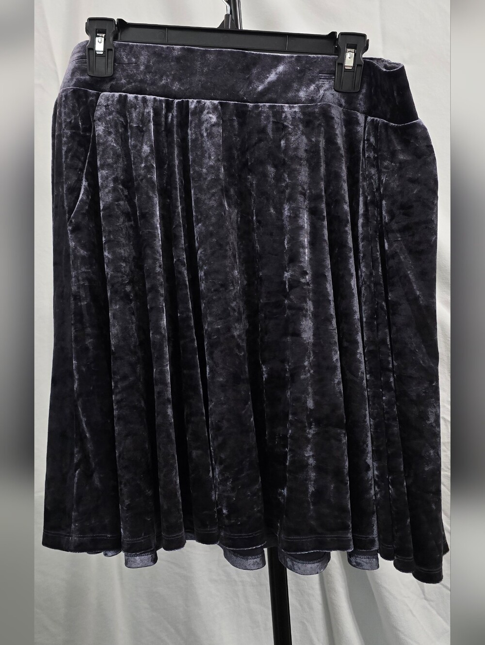 Women's Velvet A-Line Skirt - Black